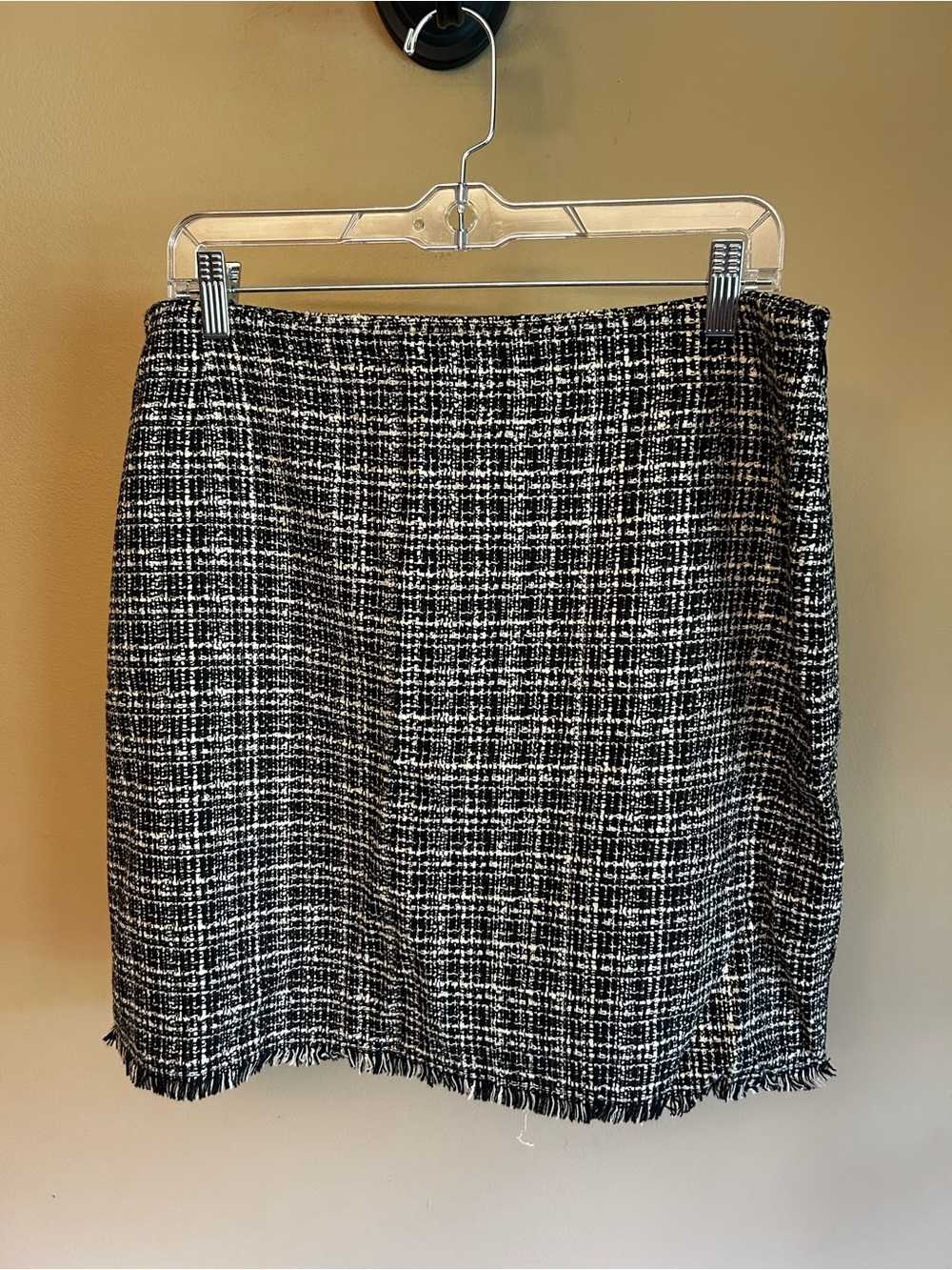 New York & Company Women’s Black White Tweed Fringe Mini Skirt Size Medium